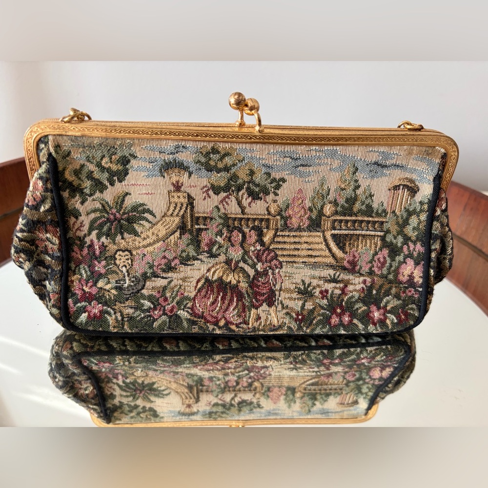 Vintage Elegant Tapestry Clutch with Gold Accents 50s / 60s
